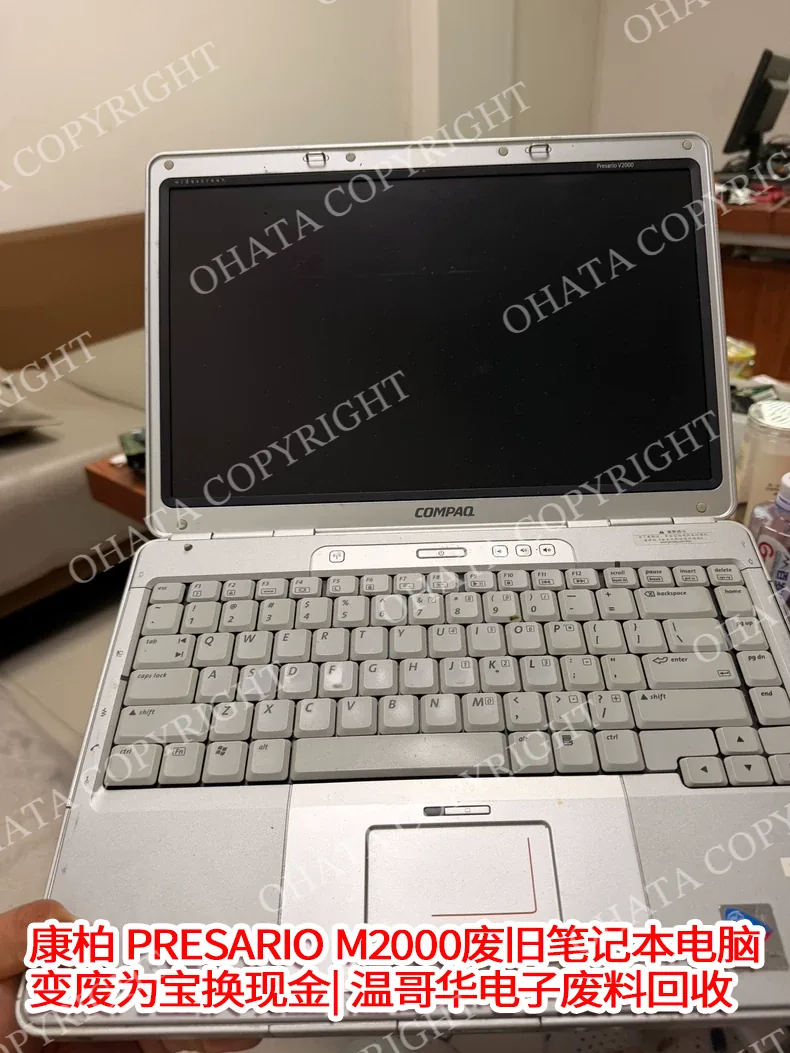 Compaq Presario M2000 with the lid open