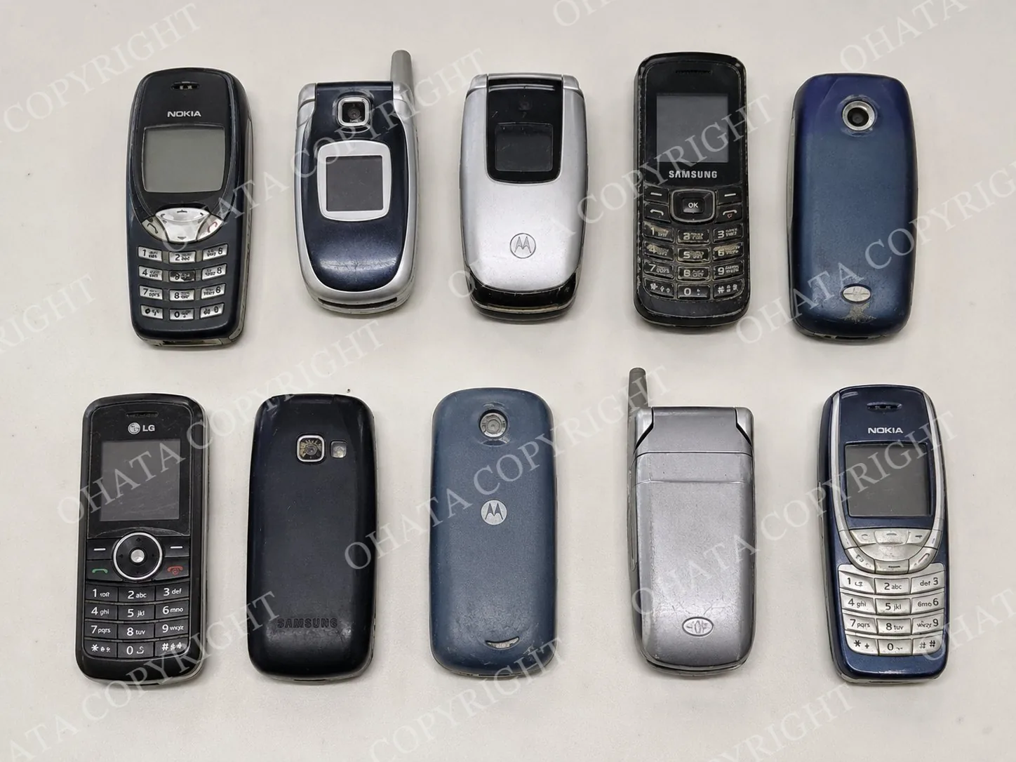 Complete non-smart mobile phones with physical keypads and removable back covers