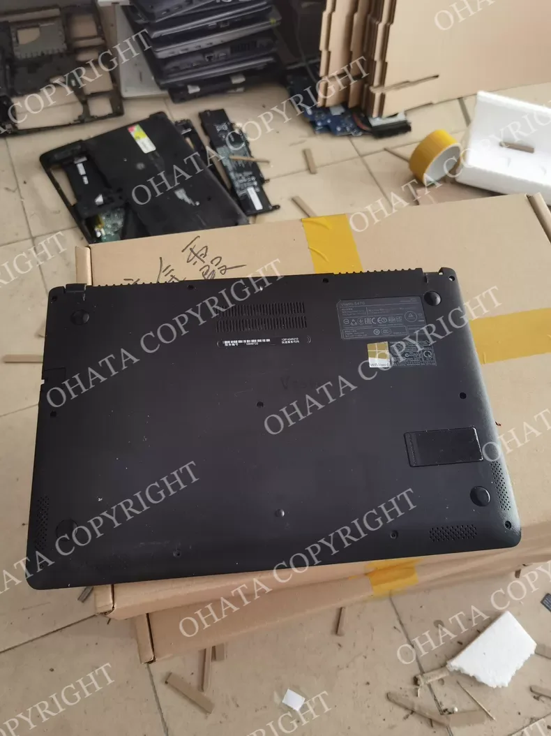 Photos of the bottom can help verify the product series, the integrity of the casing, and whether there is any obvious structural damage.