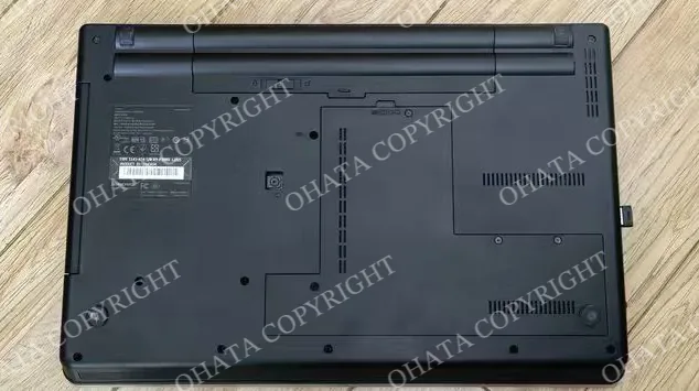 used lenovo thinkpad bottom cover and battery area